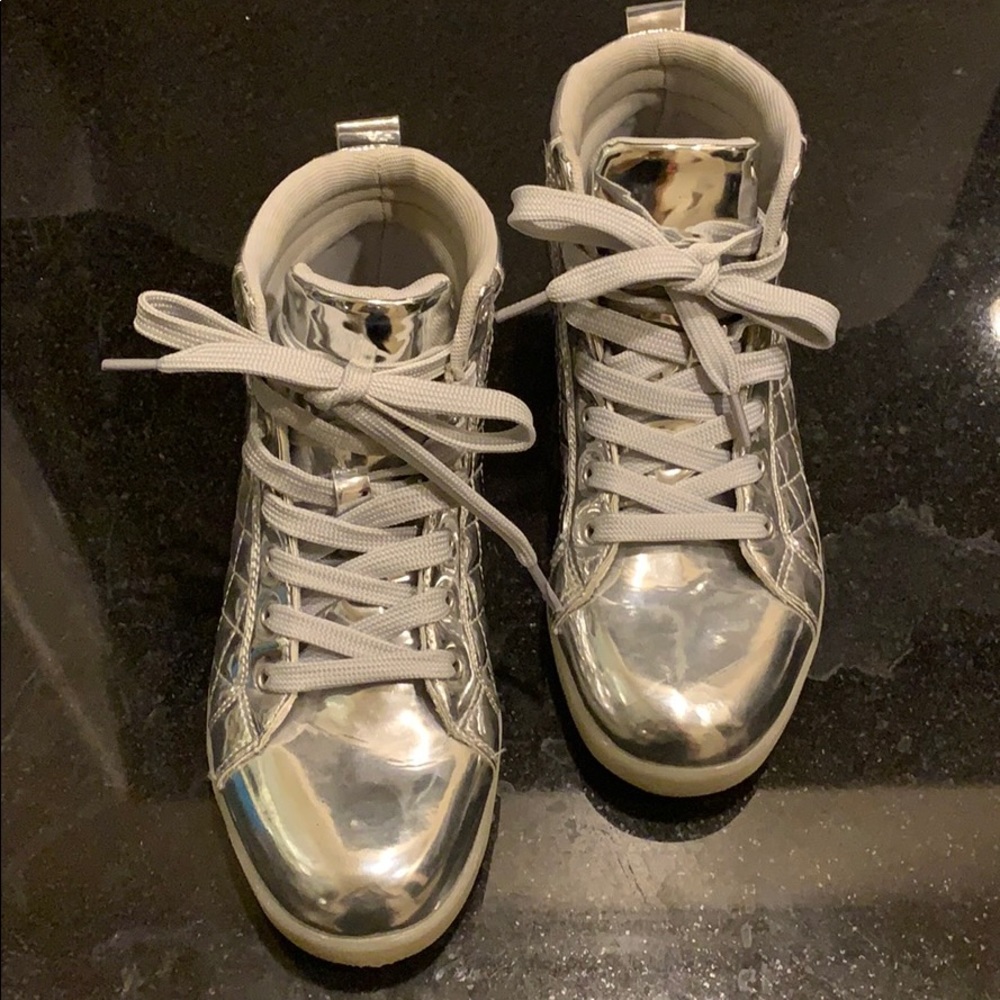 Light up tennis shoes
